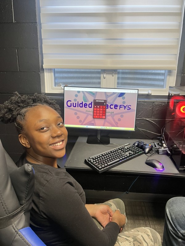A Guided Grace FYS participant learning digital skills